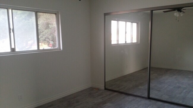Building Photo - 204 N Olive Ave