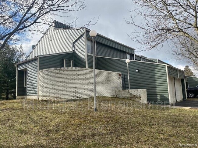 Building Photo - 39600 Kartar Ln