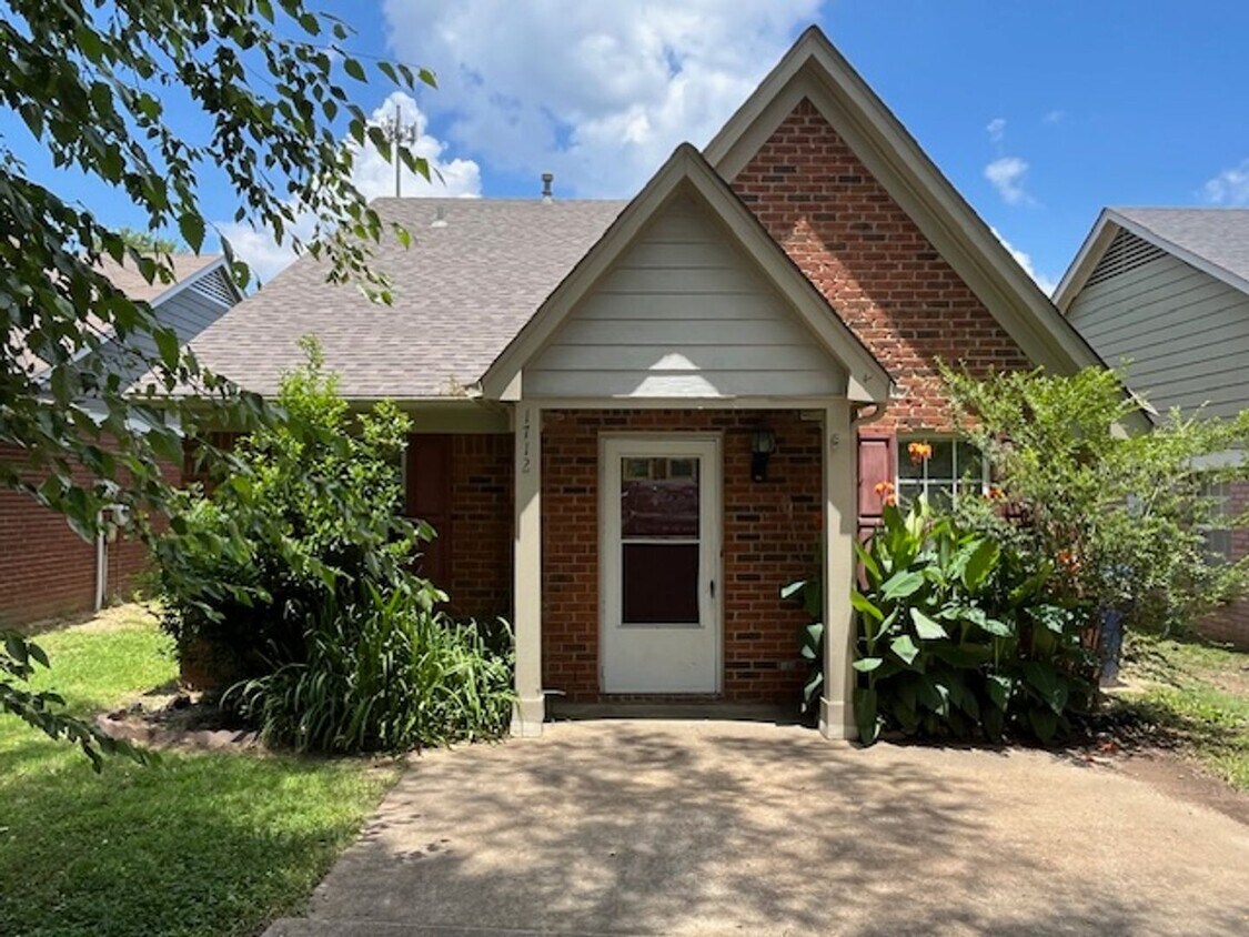 Foto principal - Renovated 3 Bedroom 2 Bath Home for Rent!!