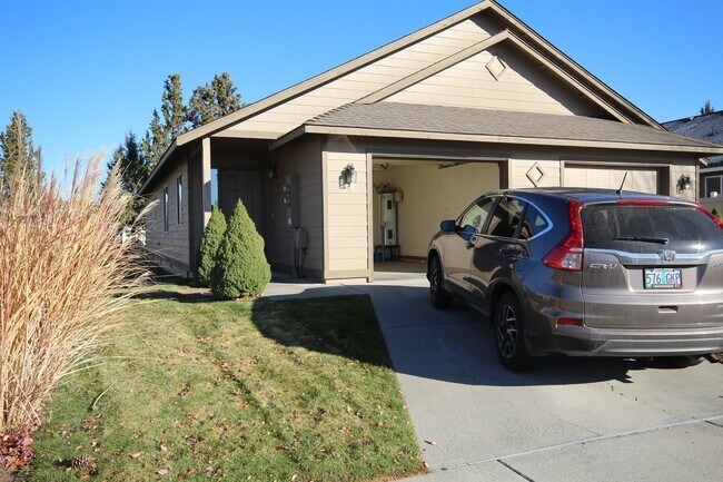 Building Photo - mar235