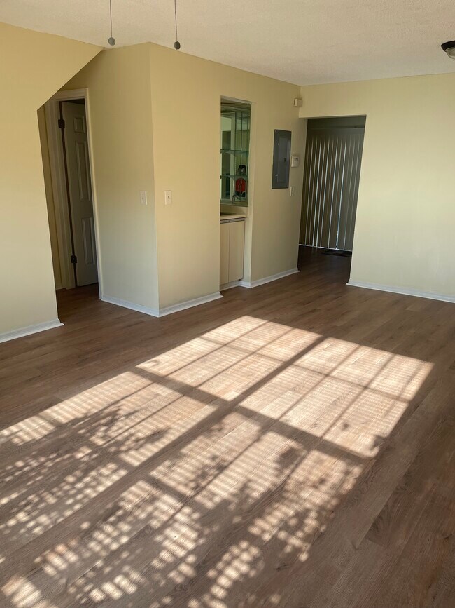 Foto del edificio - 3373 Cedar Springs Pl