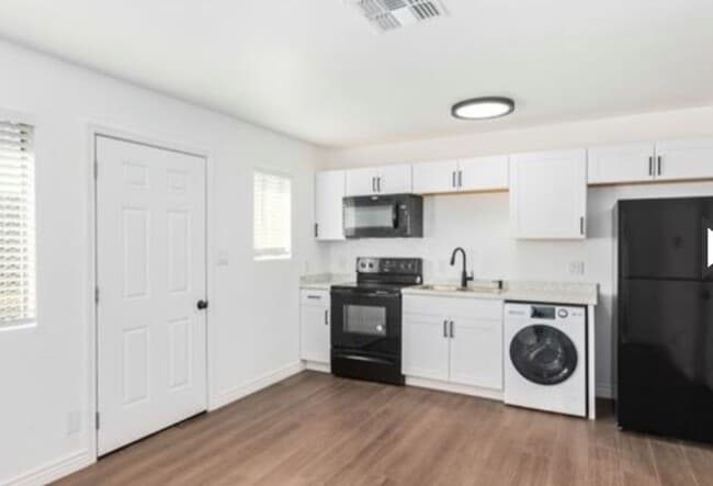 Photo - 1 BEDROOM UNIT IN PRIME PHOENIX LOCATION House