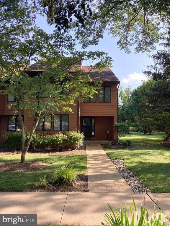 Building Photo - 61 Sayre Dr