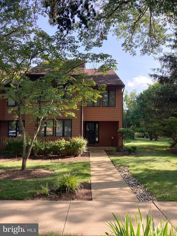 Foto principal - 61 Sayre Dr