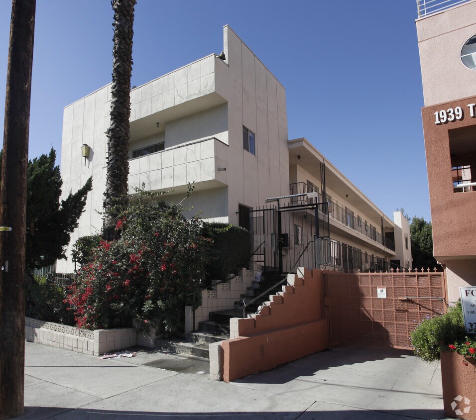 Building Photo - 1933 Tamarind Ave