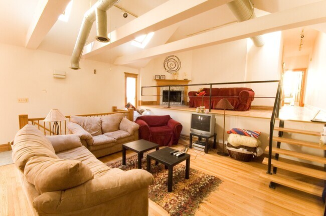 Foto del edificio - 2239 N Clybourn Ave