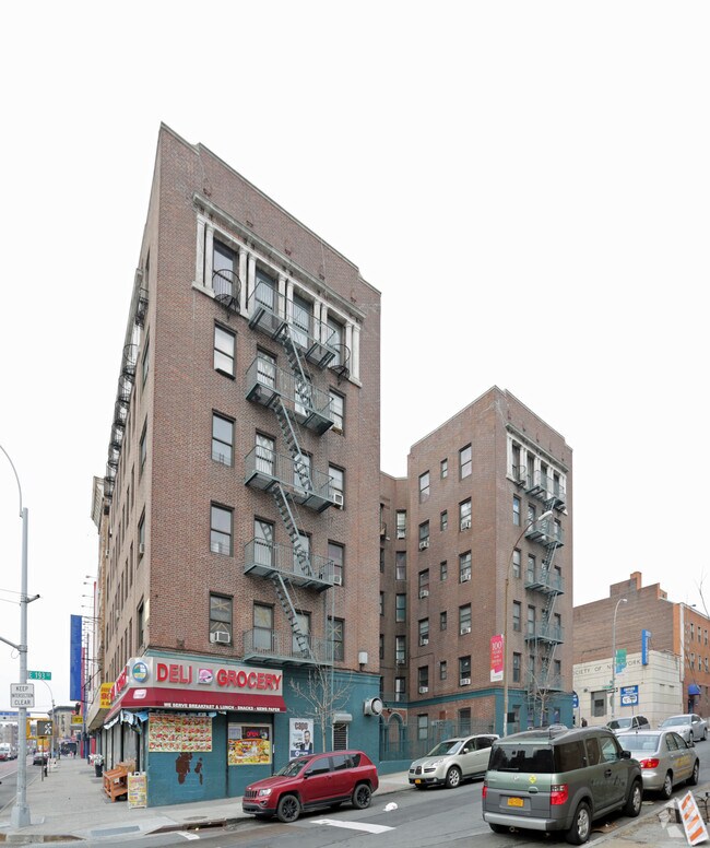 Foto del edificio - 384 E 193rd St