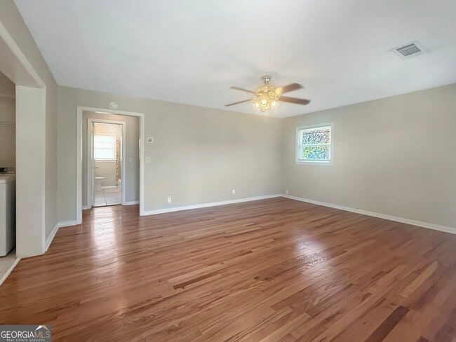 Building Photo - 514 Clover Dr