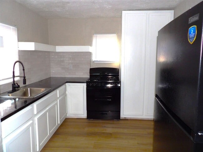 Building Photo - 207 NW 4th St