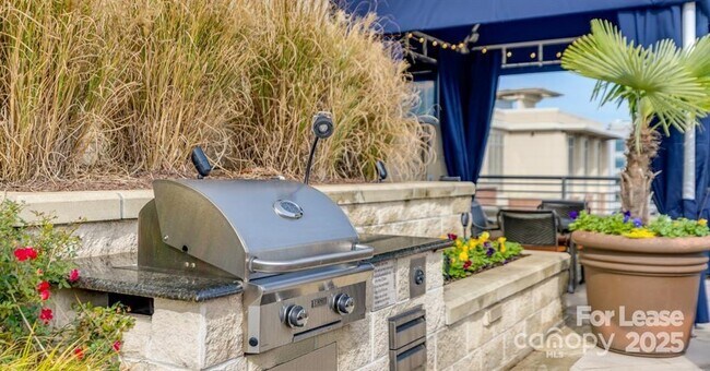 Foto del edificio - 125 W Tremont Ave