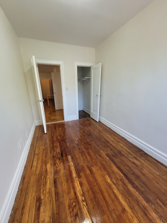 Building Photo - 341 Midwood St