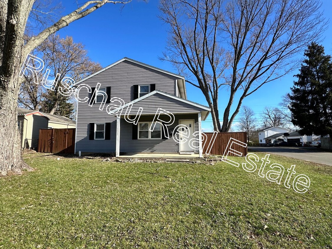 Primary Photo - Large 4 bedroom 2 Bath Home