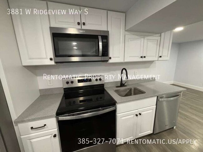 Building Photo - 3881 Ridgeview Way