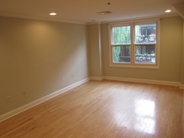 Foto del edificio - 711 Clinton St