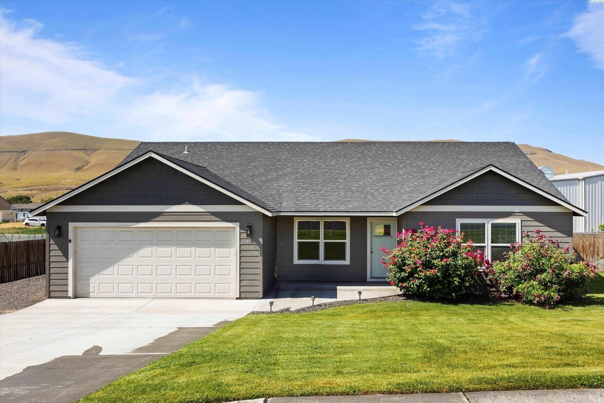 Primary Photo - 4 BED HOME FOR RENT IN BENTON CITY MOVE-IN...