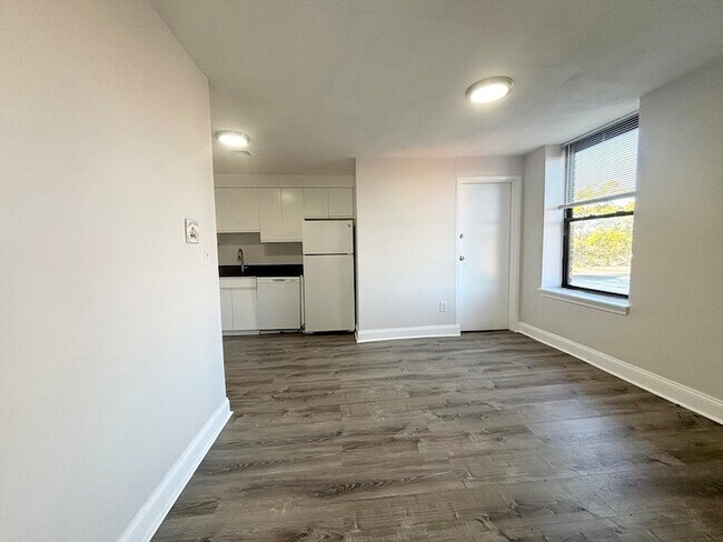 Building Photo - 94 Eastern Ave