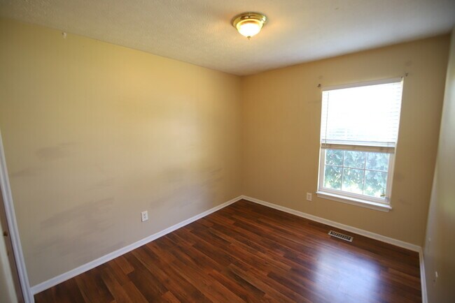 Building Photo - Three bedroom Home is Green Ridge Estates