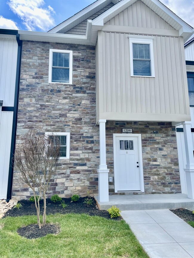 Building Photo - 556 Leesville Rd