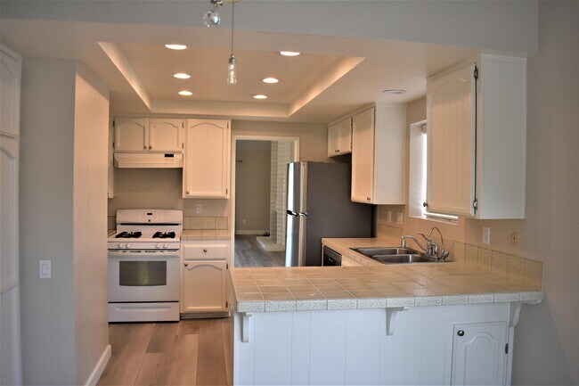 Building Photo - 7595 Dehesa Ct