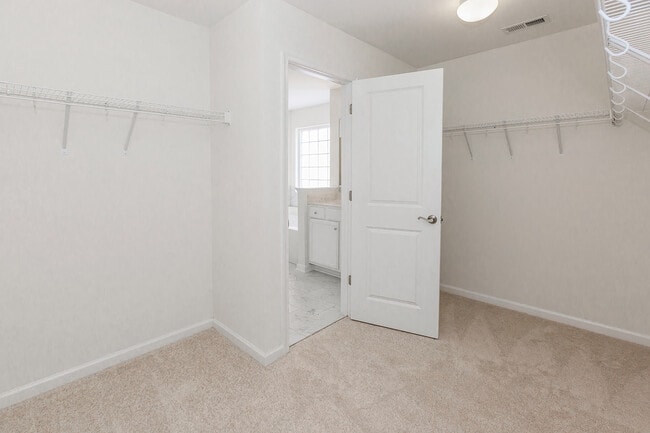 Master closet - 3913 Northridge St