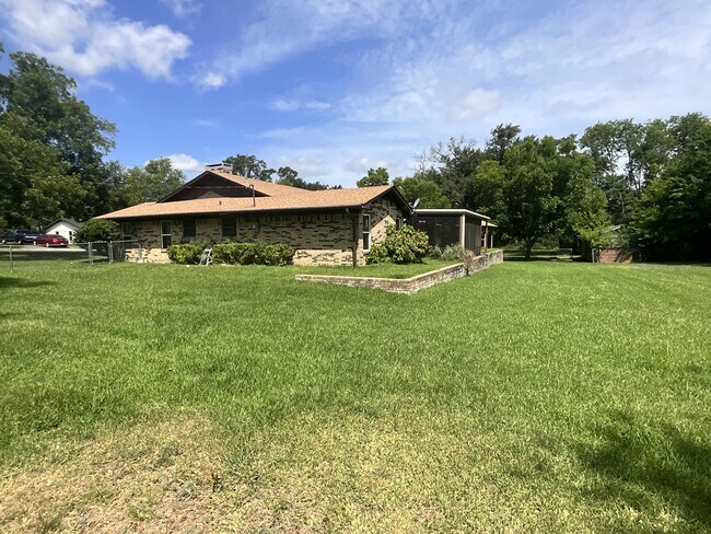 Foto del edificio - 530 Hilliard Dr