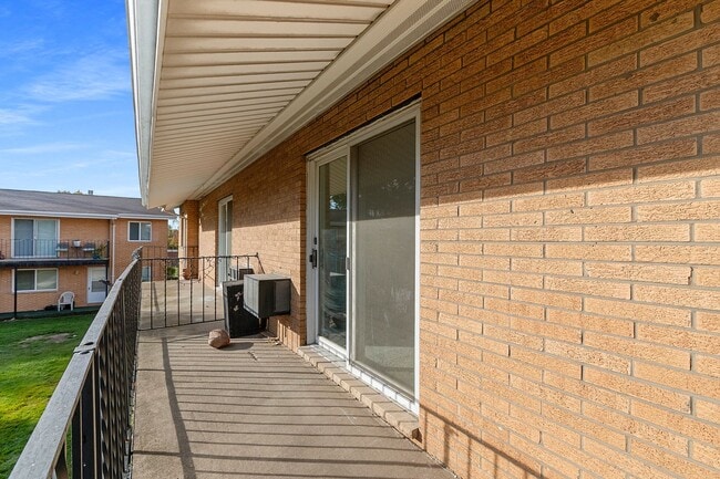 Interior Photo - Maple View