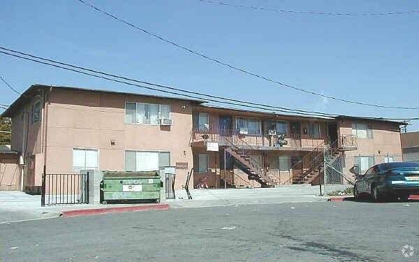 Building Photo - 330 Lochridge Dr
