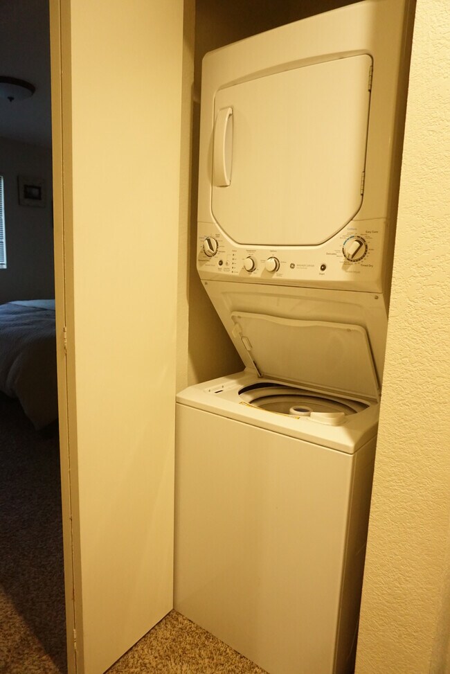 Washer & Dryer in Unit - 1027 SOUTHWOOD DR