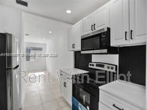 Building Photo - 708 N 20th Ave