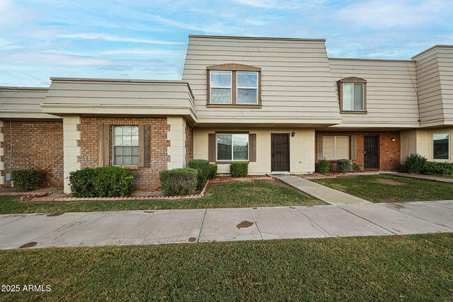 Building Photo - 1014 E Bendix Dr