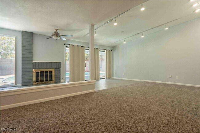 Building Photo - 5052 Long View Dr