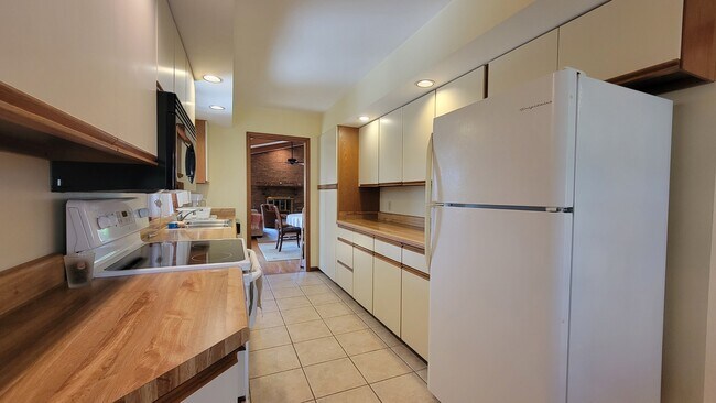 Foto del edificio - 1041 Carousel Ln