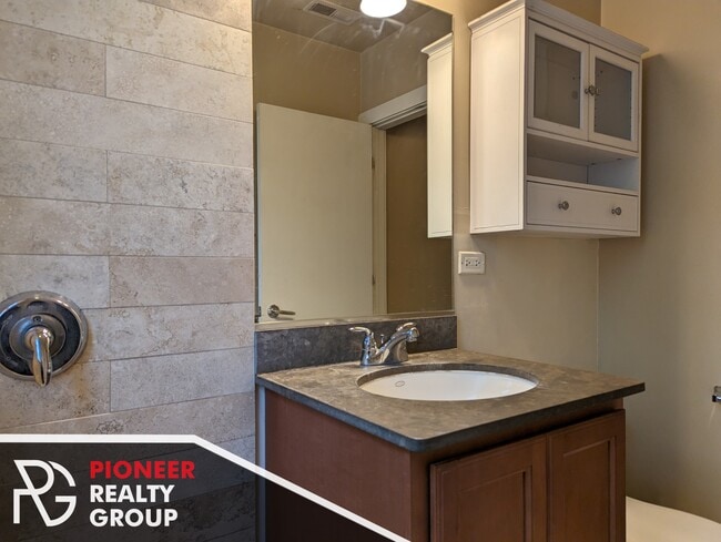 Foto del edificio - 3455 N Wolcott Ave