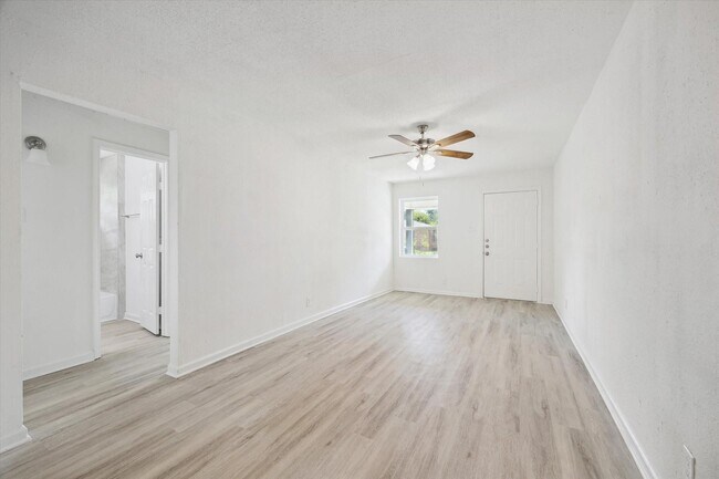 Foto del edificio - 5111 Clover St