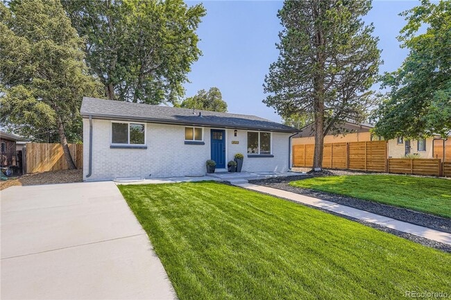 Photo - Newly Renovated 3 bed, 1 bath in Englewood (Top Unit) House