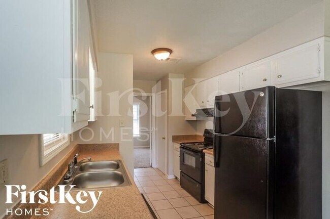Foto del edificio - 6156 Lacewood Cove