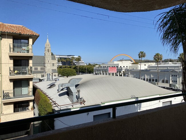 Building Photo - 3861 Vinton Ave