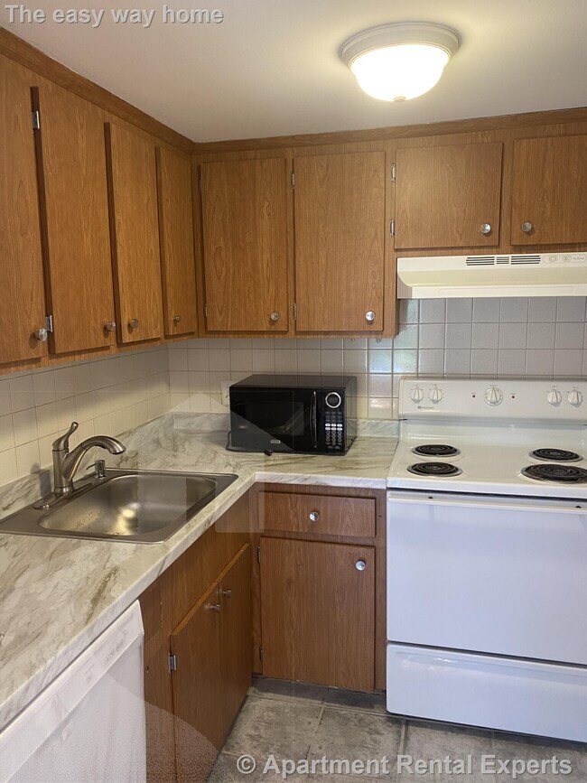 Building Photo - 524 Putnam Ave