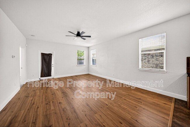 Building Photo - 7915 Cenote Dr