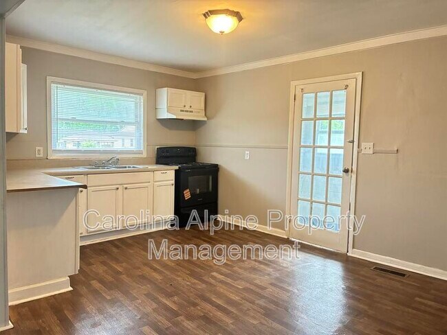 Foto del edificio - 1320 Kenly St