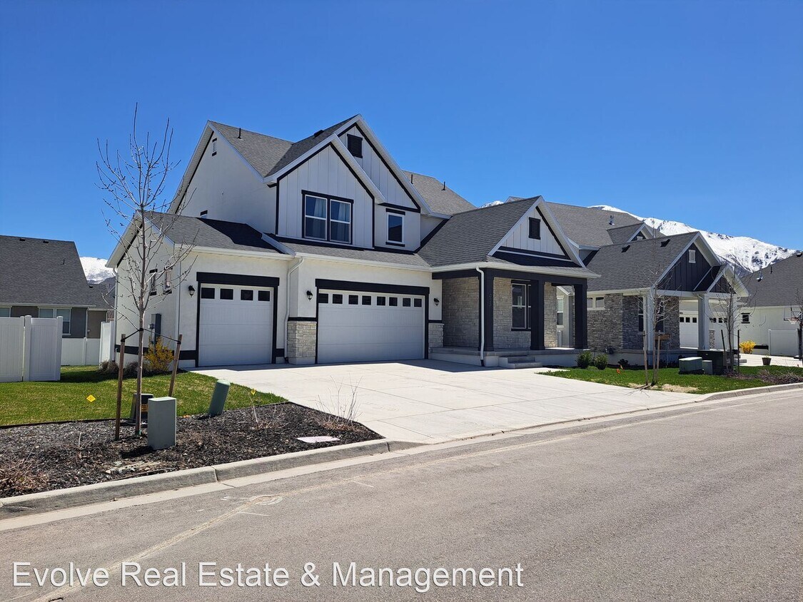 3 br, 2.5 bath House 1033 South Vine Street House Rental in