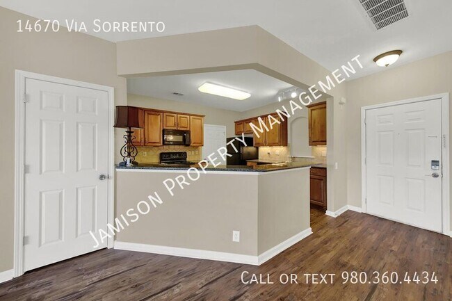 Building Photo - 14670 Via Sorrento Dr