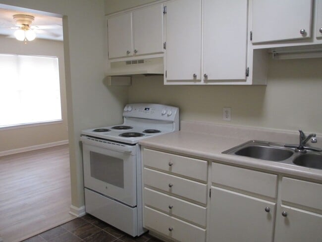 Building Photo - 516 Parker St