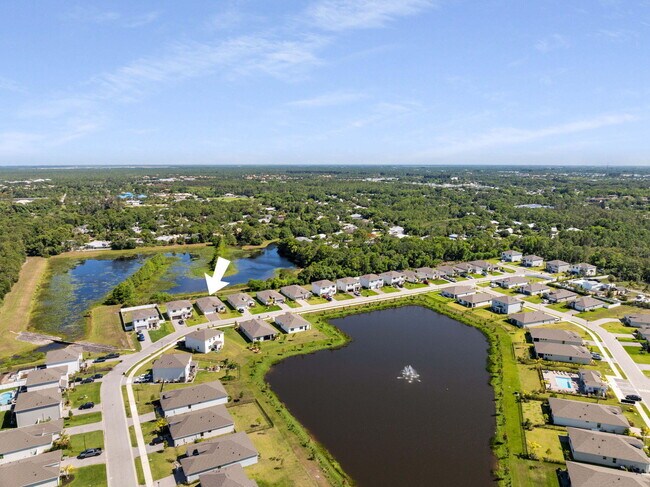 Building Photo - 5892 SE Sky Blue Cir