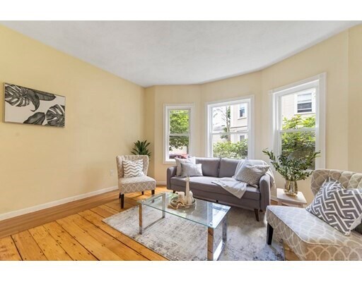Primary Photo - 13 Linden St