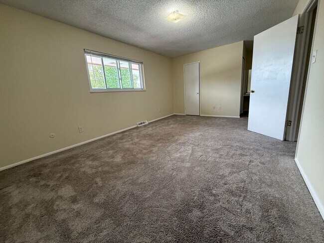 Foto del edificio - 3 bed 2.5 bath townhome