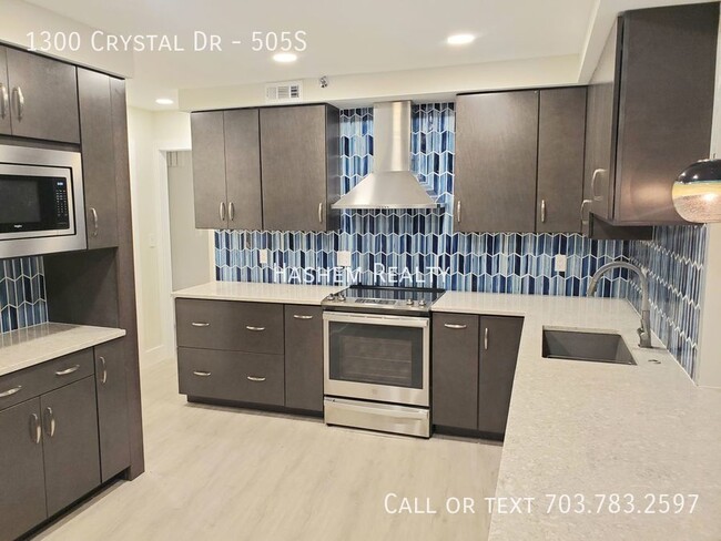 Building Photo - Spacious condo with stunning views in Arli...