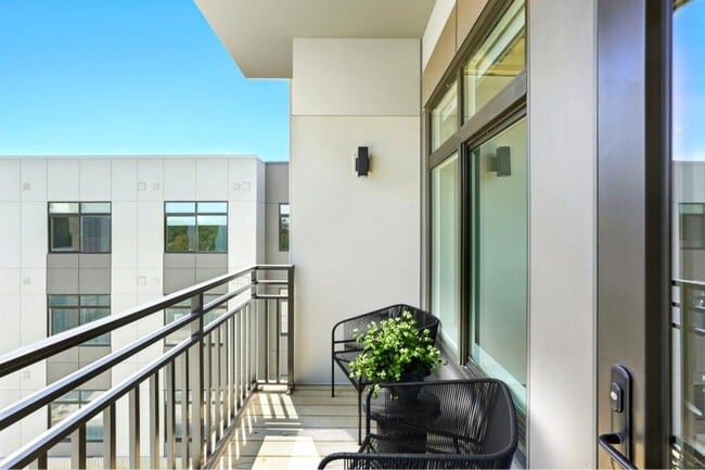 Building Photo - Coulter Place