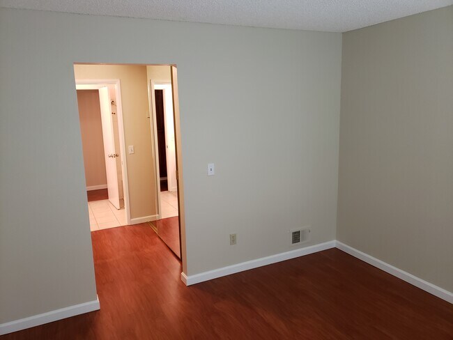 Foto del edificio - 38735 Huntington Cir