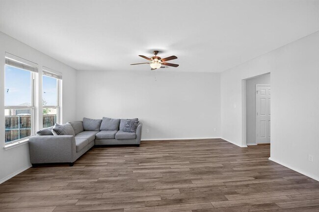 Foto del edificio - 453 Stone Water Ln